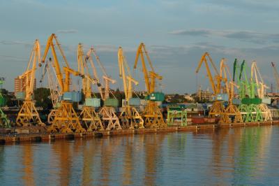 Bild von den Verladekränen im Hafen von Klaipeda