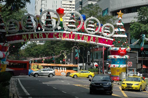 weihnachtlich geschmückte Orchard Road in Singapur